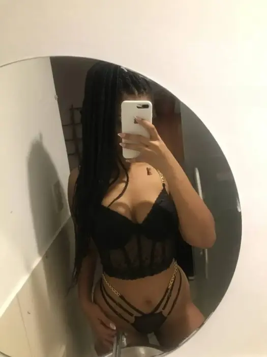 Pretinhaa, acompanhante em Ipatinga, Ideal